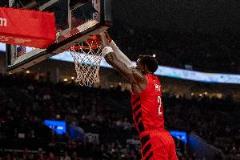 皮爾斯：湖人簽下艾頓并非意外，但能否解決部分問題？